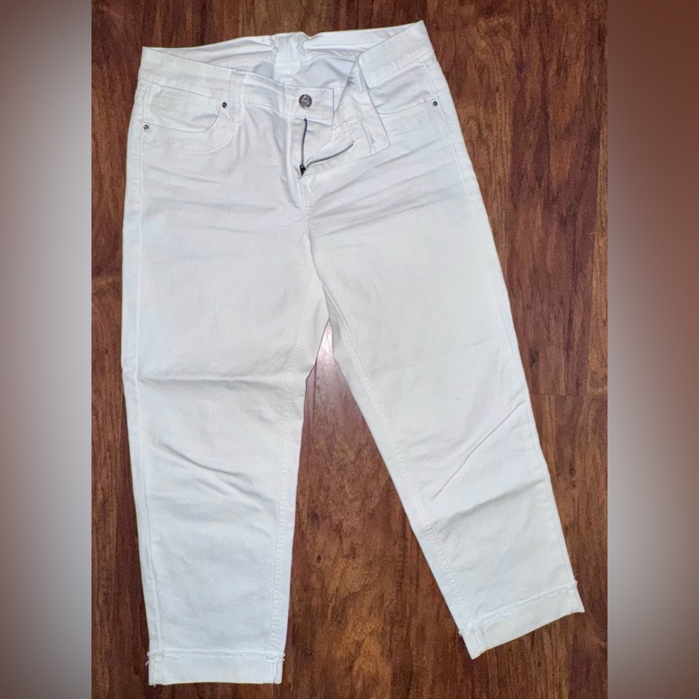 White House Black Market Blanc Jean Capris Size 4